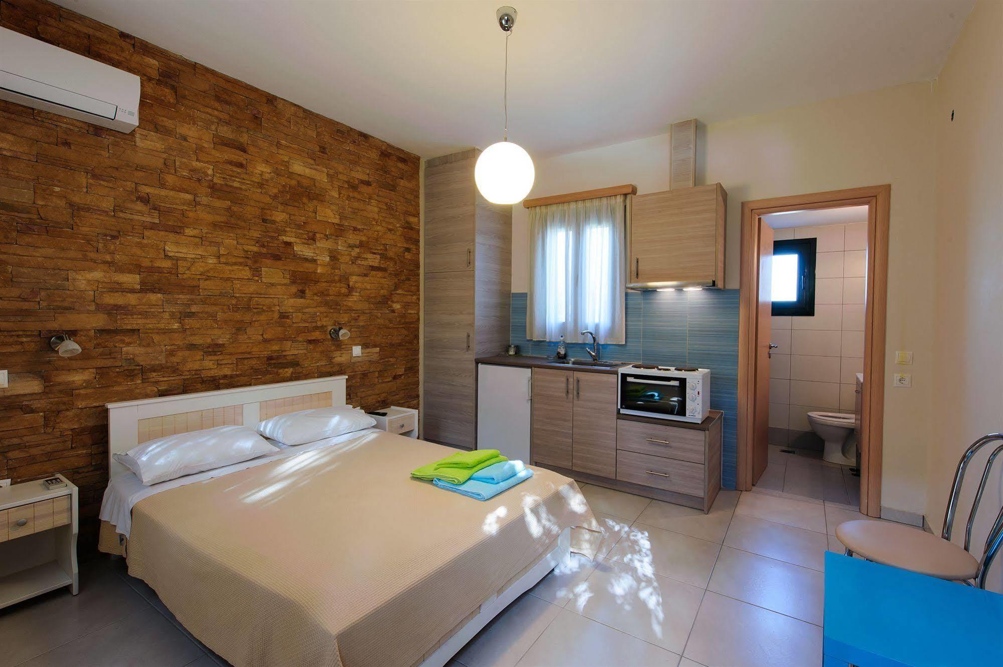 Holiday Rooms Otzias Экстерьер фото