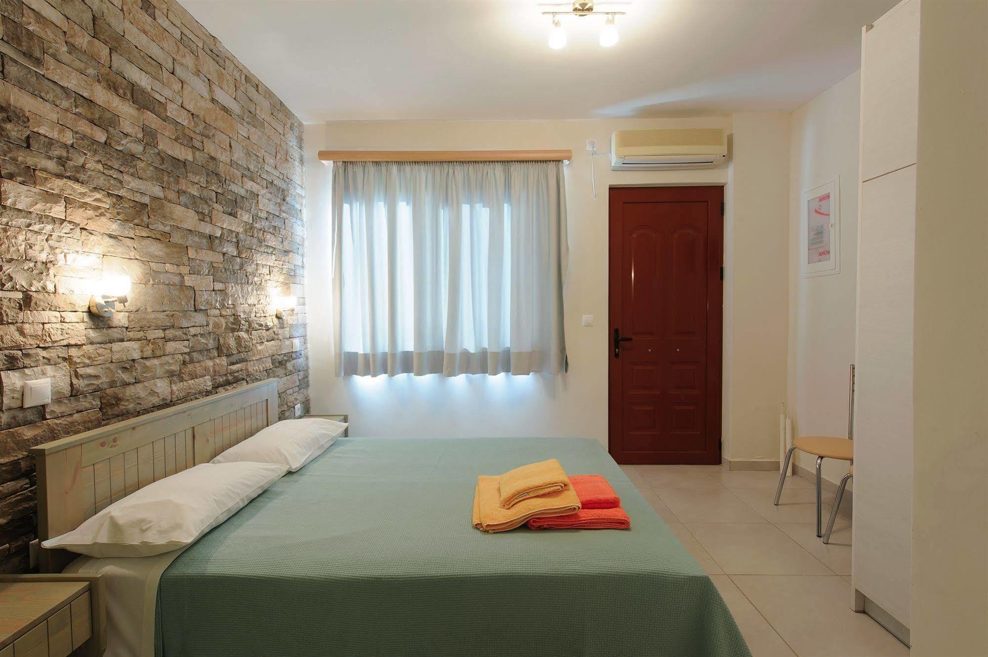 Holiday Rooms Otzias Экстерьер фото